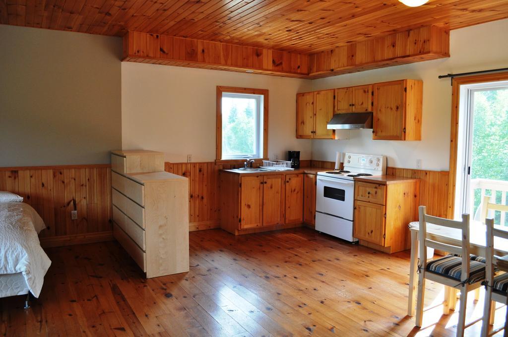 La Taniere De L'Ours Hotel Saint-Donat-de-Montcalm Room photo