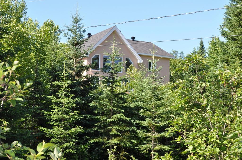 La Taniere De L'Ours Hotel Saint-Donat-de-Montcalm Exterior photo